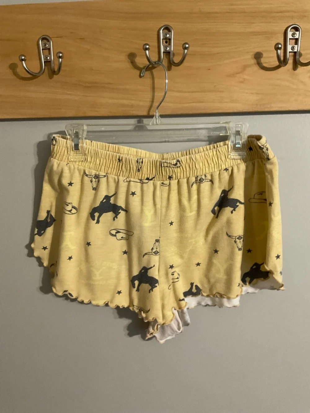 Paramount+Yellowstone Cowboy Print Yellow & Black 2 Pc. Shorts Pajama Set Medium